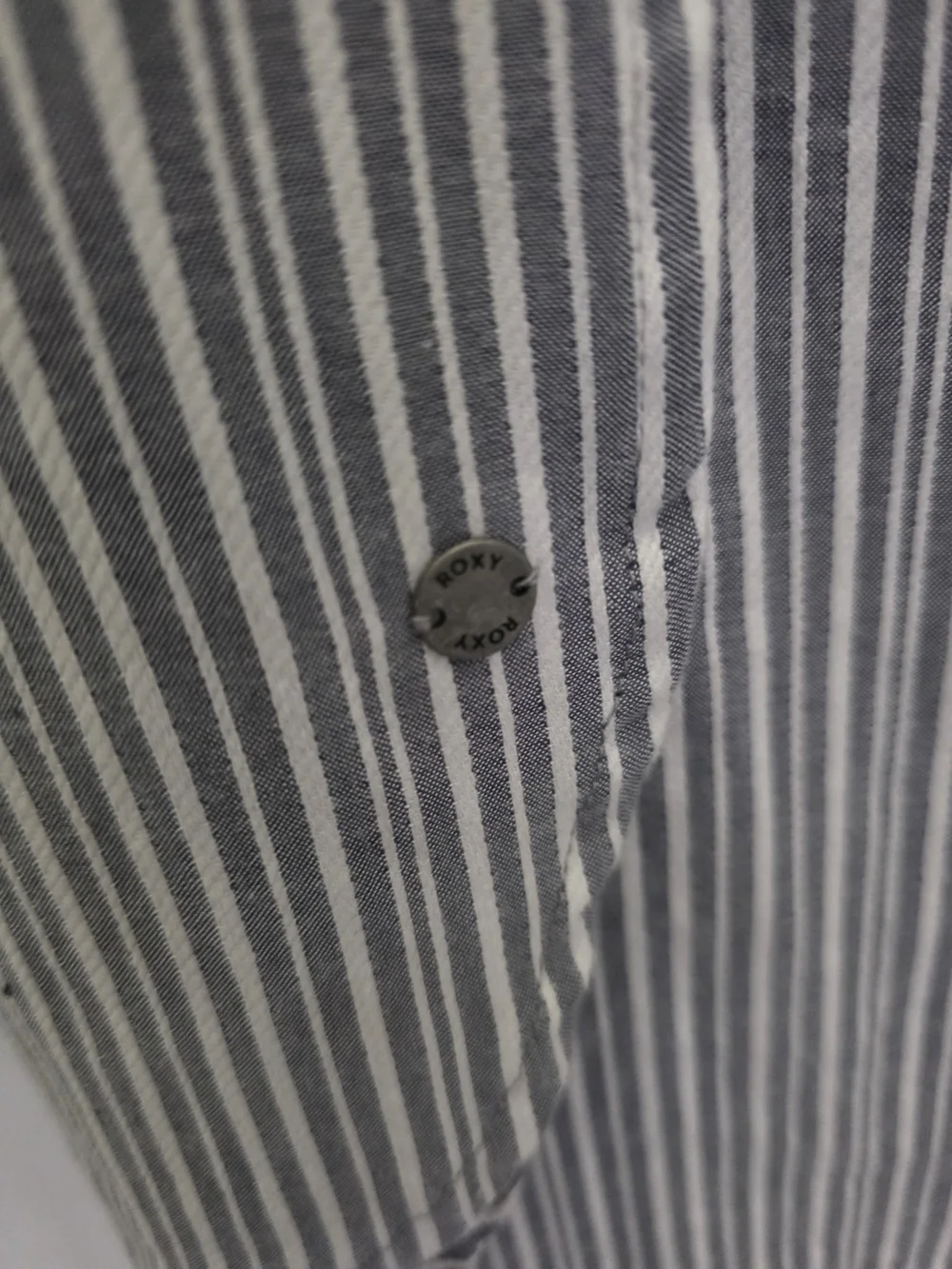 Roxy Women’s Gray & White Stripe Button-Front Shirt Dress Medium 19" P2P - Picture 6 of 7